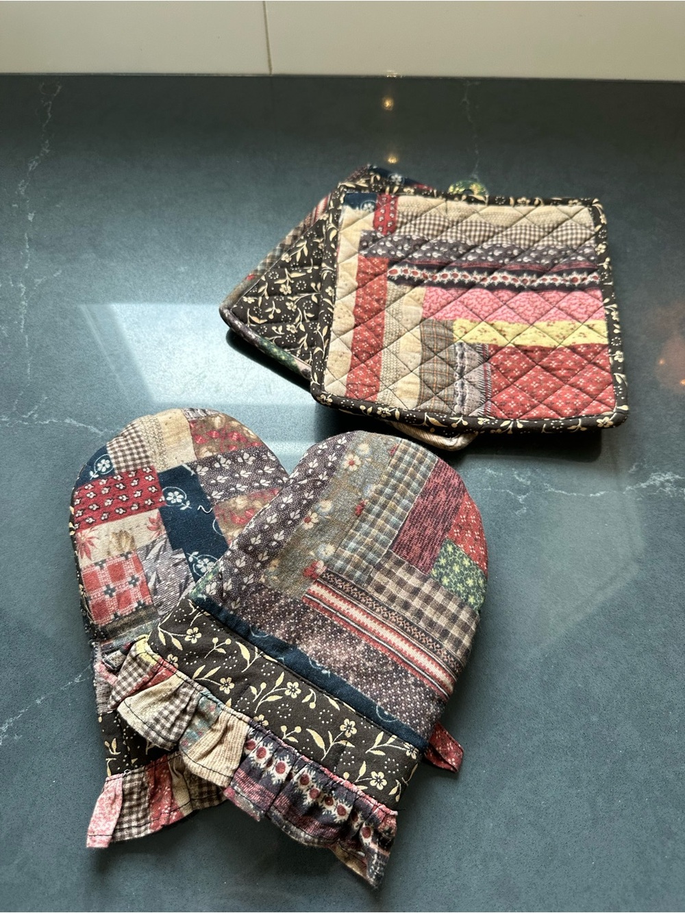 April Cornell Harvest Harmony Patchwork Quilted Oven Mitts and Pot Holders